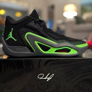 Jordan Tatum 1 - “Green Strike” Sz 10.5M